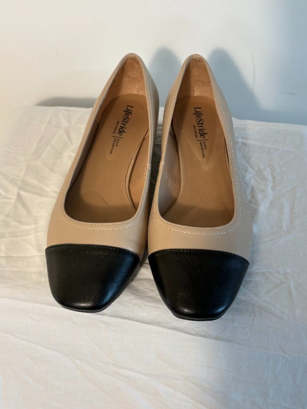 LifeStride Nude Beige Black Cap Toe Low Heel Flats Women’s 8.5
